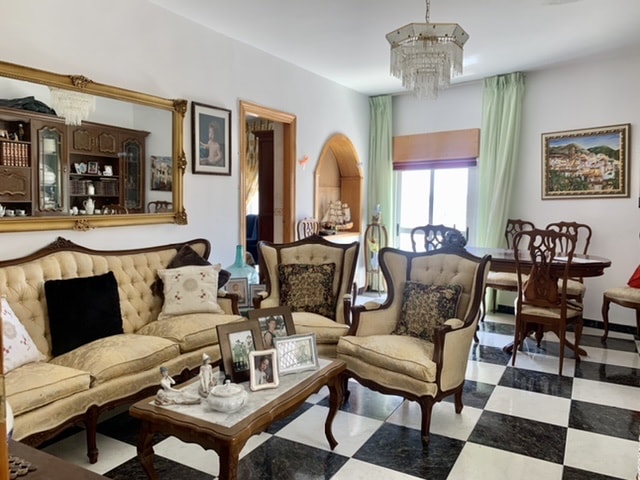 Image No.12-4 Bed Townhouse for sale