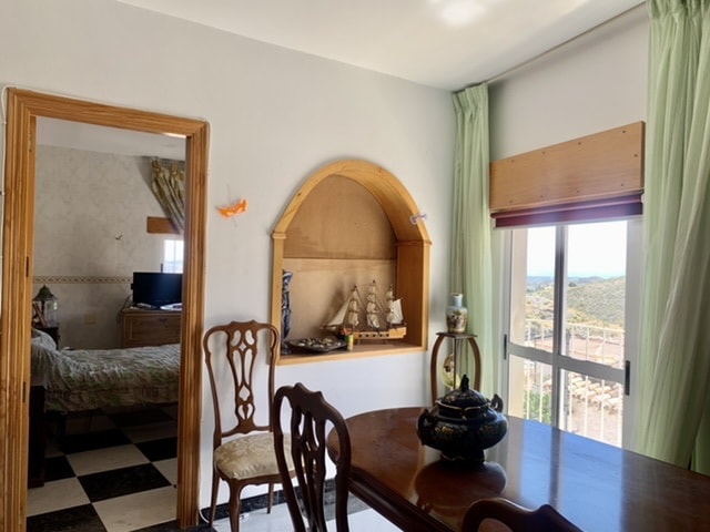 Image No.13-4 Bed Townhouse for sale