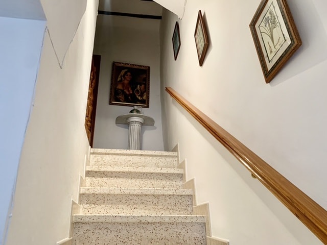 Image No.22-5 Bed Townhouse for sale