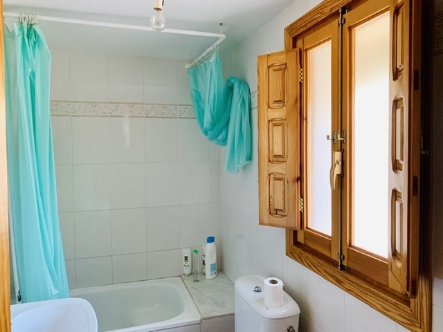 Image No.17-4 Bed Country House for sale