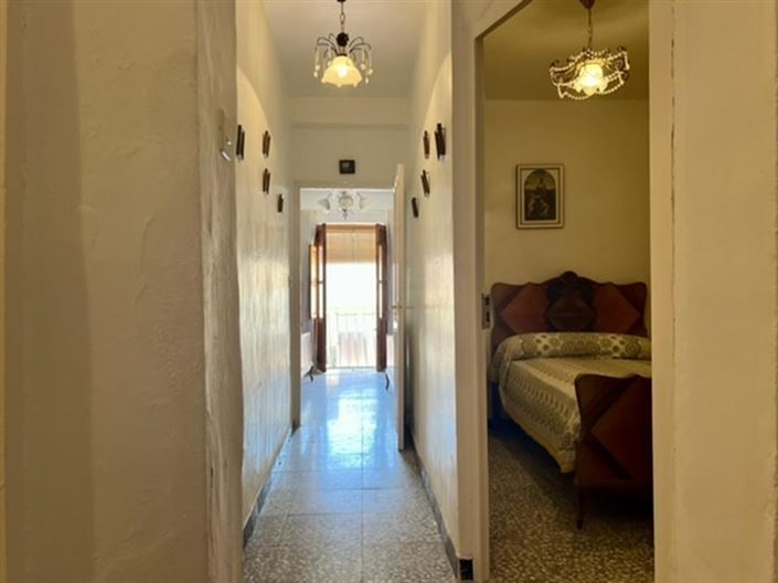 Image No.13-5 Bed Townhouse for sale