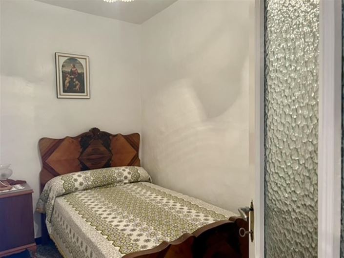 Image No.14-5 Bed Townhouse for sale