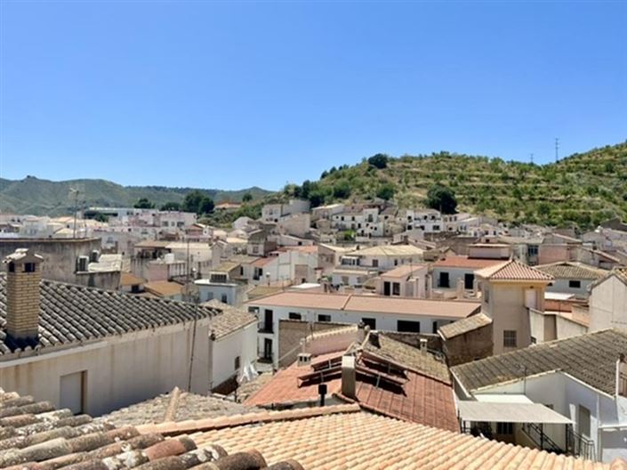 Image No.28-5 Bed Townhouse for sale