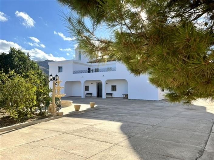 Image No.3-6 Bed Country House for sale