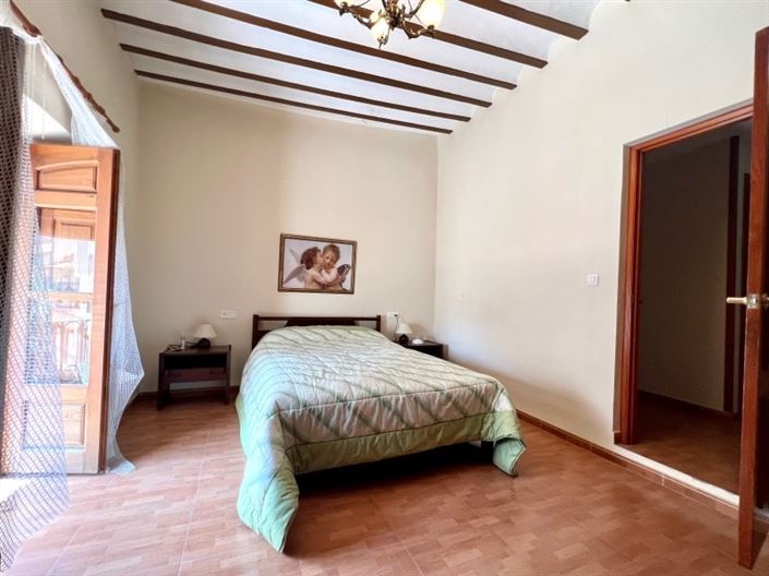 Image No.21-4 Bed Townhouse for sale