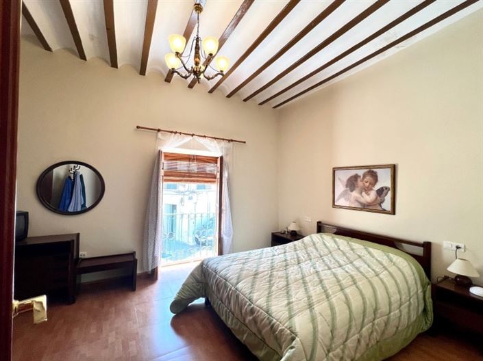 Image No.22-4 Bed Townhouse for sale