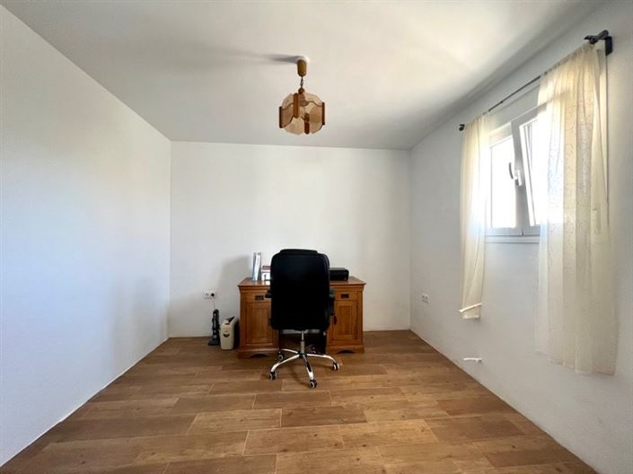 Image No.19-4 Bed Country House for sale