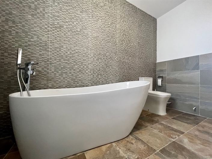 Image No.23-4 Bed Country House for sale