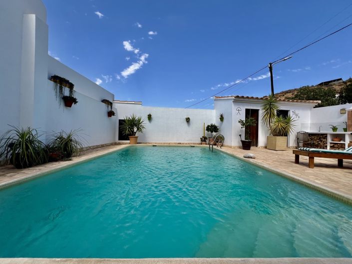 Image No.18-5 Bed Townhouse for sale