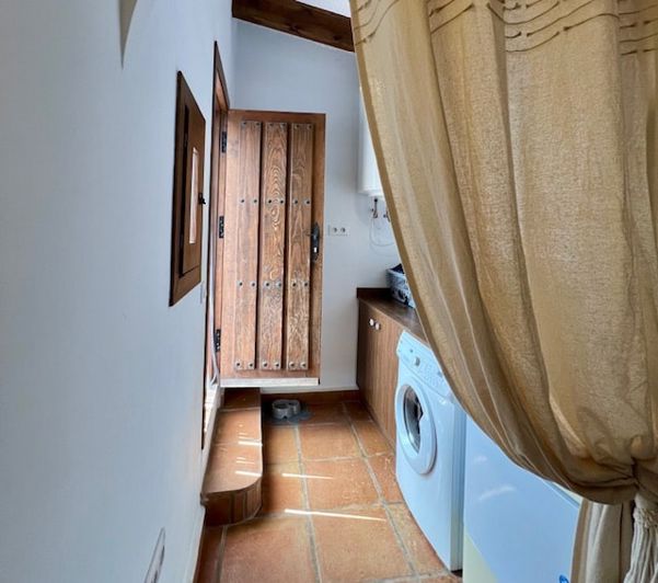 Image No.40-5 Bed Townhouse for sale