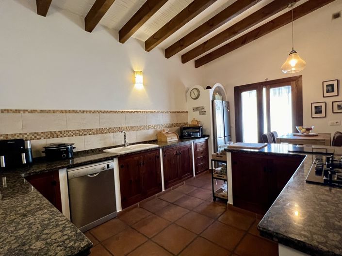 Image No.7-5 Bed Townhouse for sale