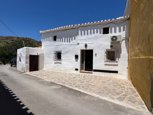 Image No.1-5 Bed Country House for sale