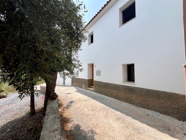 Image No.4-3 Bed House for sale