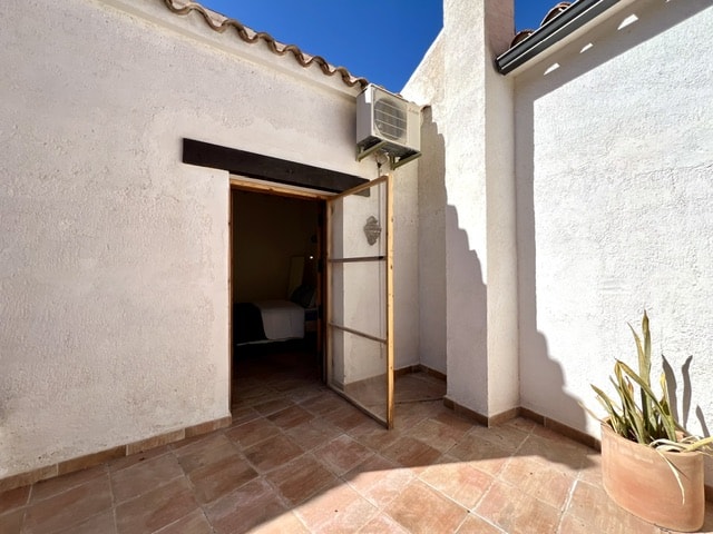 Image No.25-8 Bed Townhouse for sale