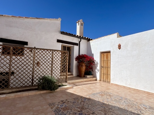 Image No.42-8 Bed Townhouse for sale