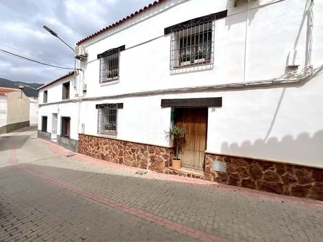 Image No.87-8 Bed Townhouse for sale