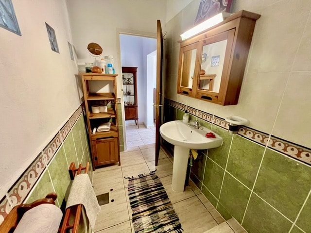 Image No.25-4 Bed Country House for sale