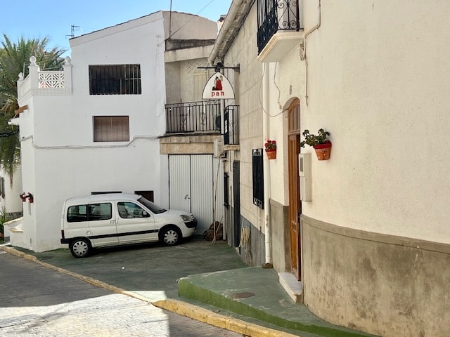 Image No.1-5 Bed Townhouse for sale