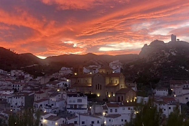 Image No.24-3 Bed Country House for sale