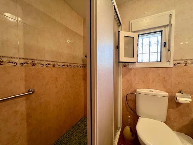 Image No.15-5 Bed Country House for sale