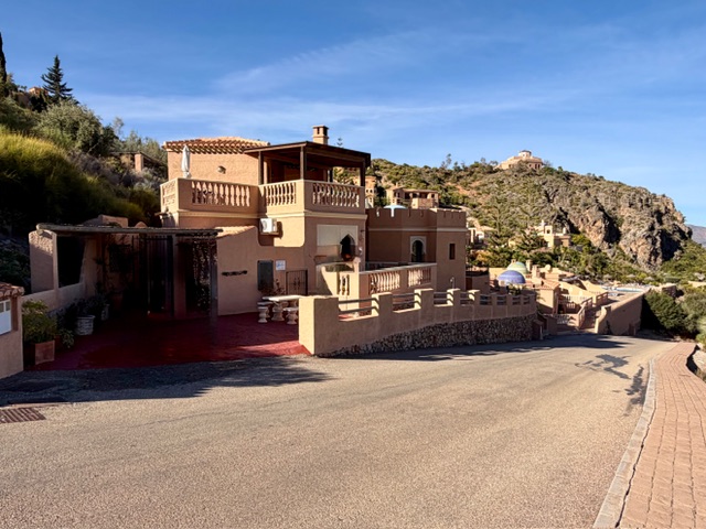 Image No.2-2 Bed Villa for sale