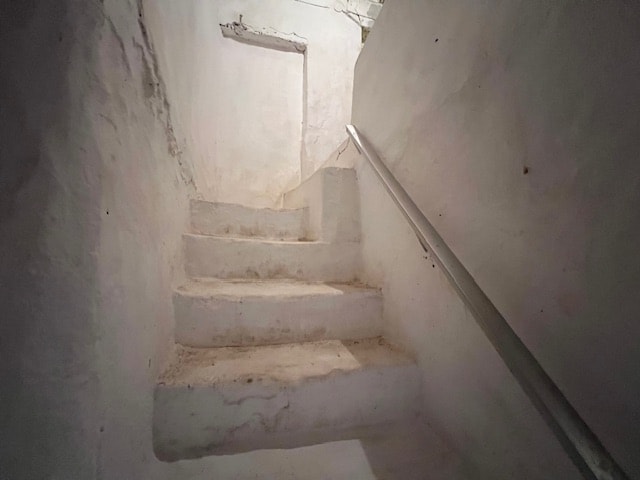 Image No.17-5 Bed Country House for sale