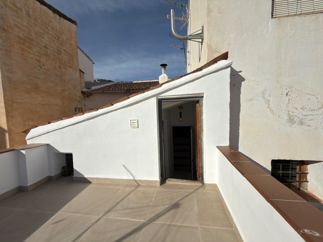 Image No.28-5 Bed Townhouse for sale