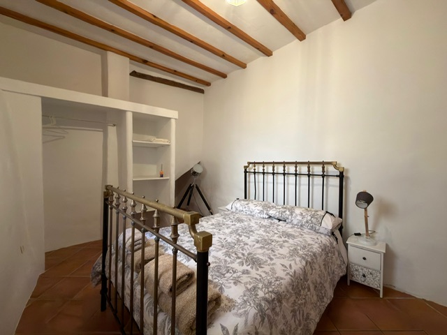 Image No.37-5 Bed Townhouse for sale