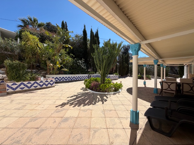 Image No.12-10 Bed Property for sale