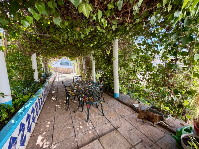 Image No.18-10 Bed Property for sale