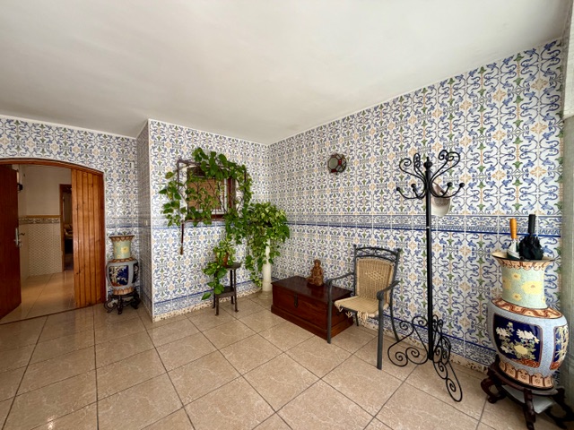 Image No.20-10 Bed Property for sale