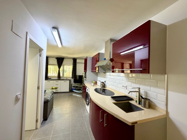 Image No.21-10 Bed Property for sale