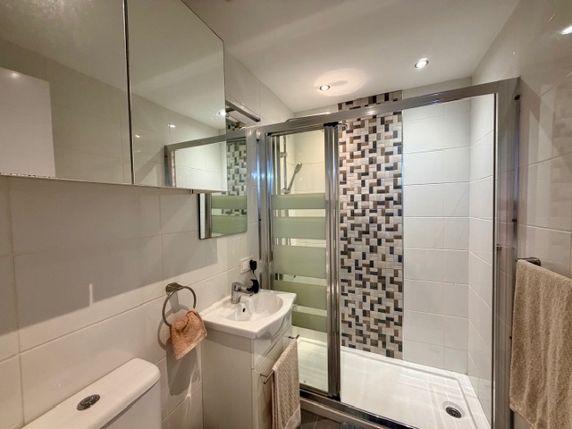 Image No.24-10 Bed Property for sale