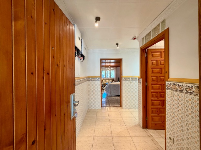 Image No.25-10 Bed Property for sale