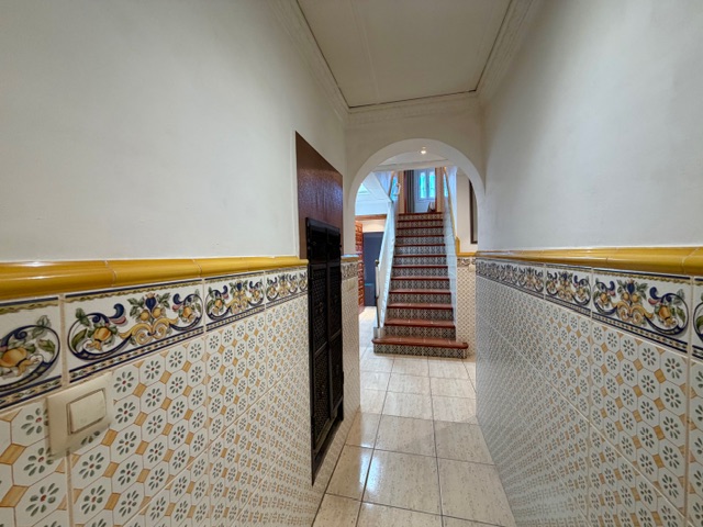 Image No.26-10 Bed Property for sale