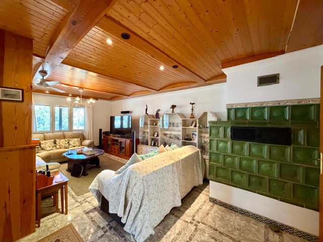 Image No.28-10 Bed Property for sale