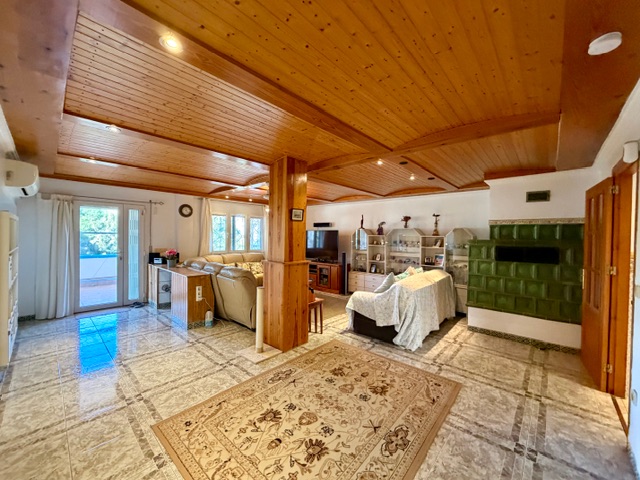 Image No.29-10 Bed Property for sale