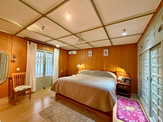 Image No.39-10 Bed Property for sale