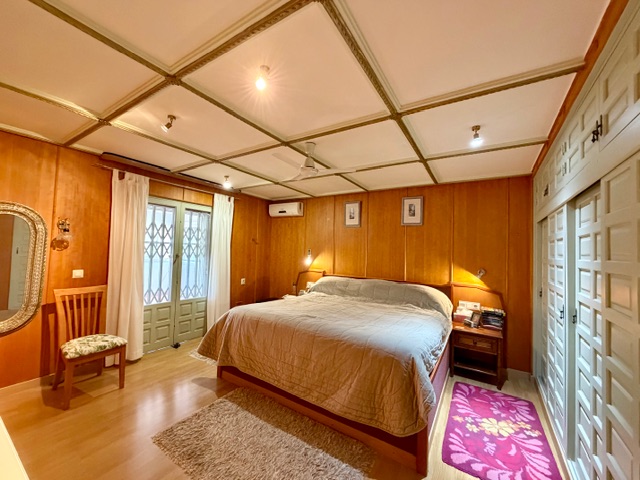 Image No.41-10 Bed Property for sale