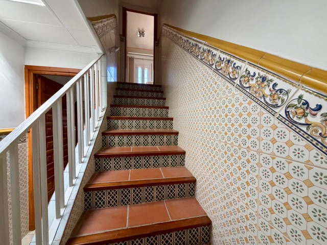 Image No.42-10 Bed Property for sale