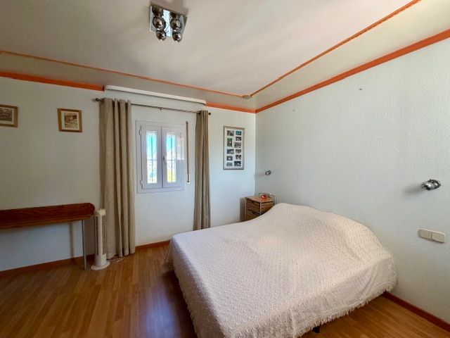 Image No.43-10 Bed Property for sale