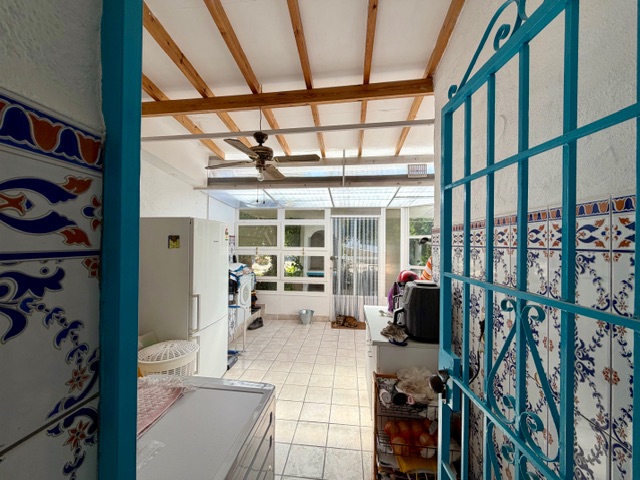 Image No.51-10 Bed Property for sale