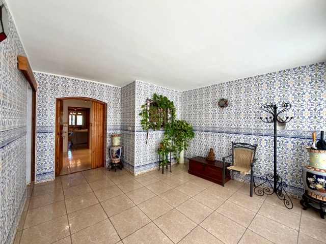 Image No.8-10 Bed Property for sale