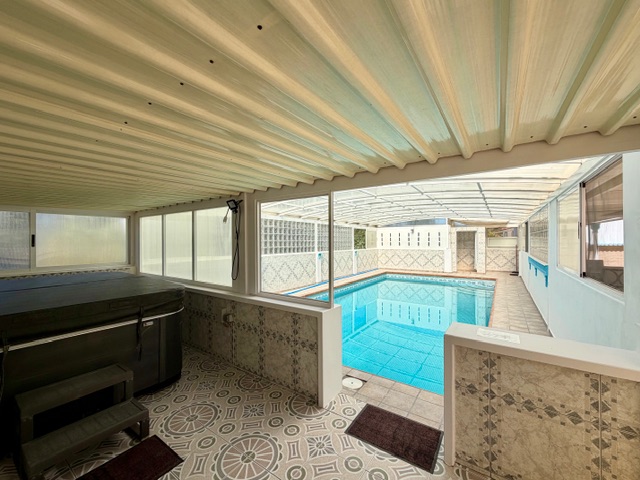 Image No.4-10 Bed Villa for sale