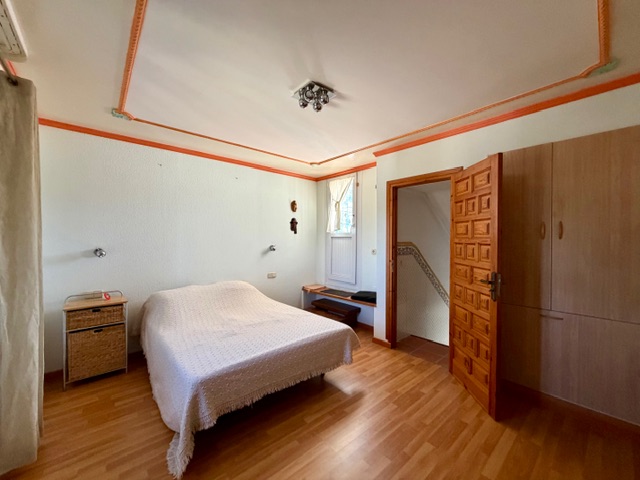 Image No.47-10 Bed Villa for sale