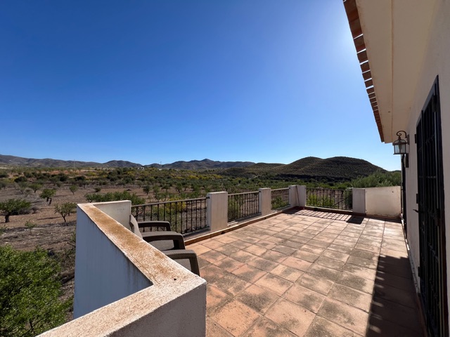 Image No.2-5 Bed Country House for sale