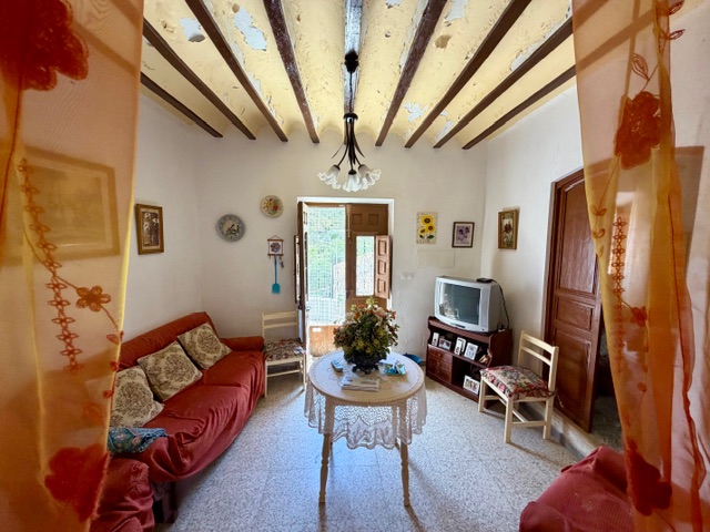 Image No.10-4 Bed Country House for sale