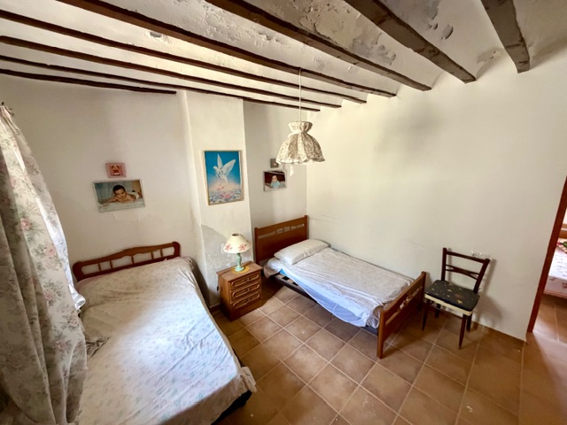 Image No.18-4 Bed Country House for sale
