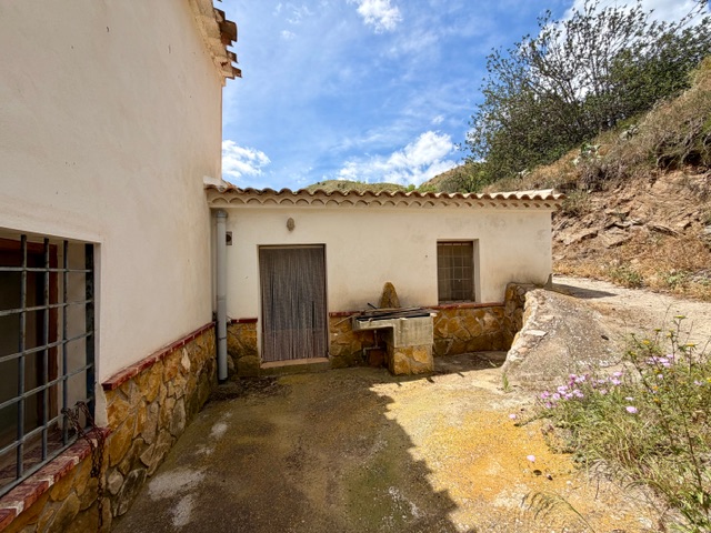 Image No.19-4 Bed Country House for sale