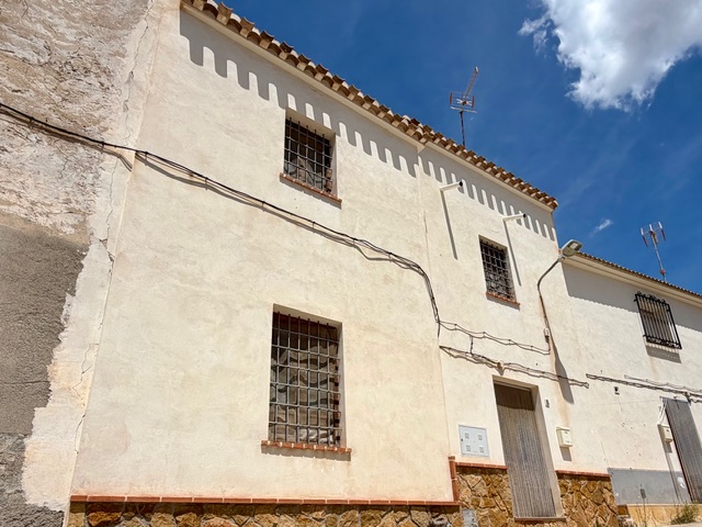 Image No.2-4 Bed Country House for sale